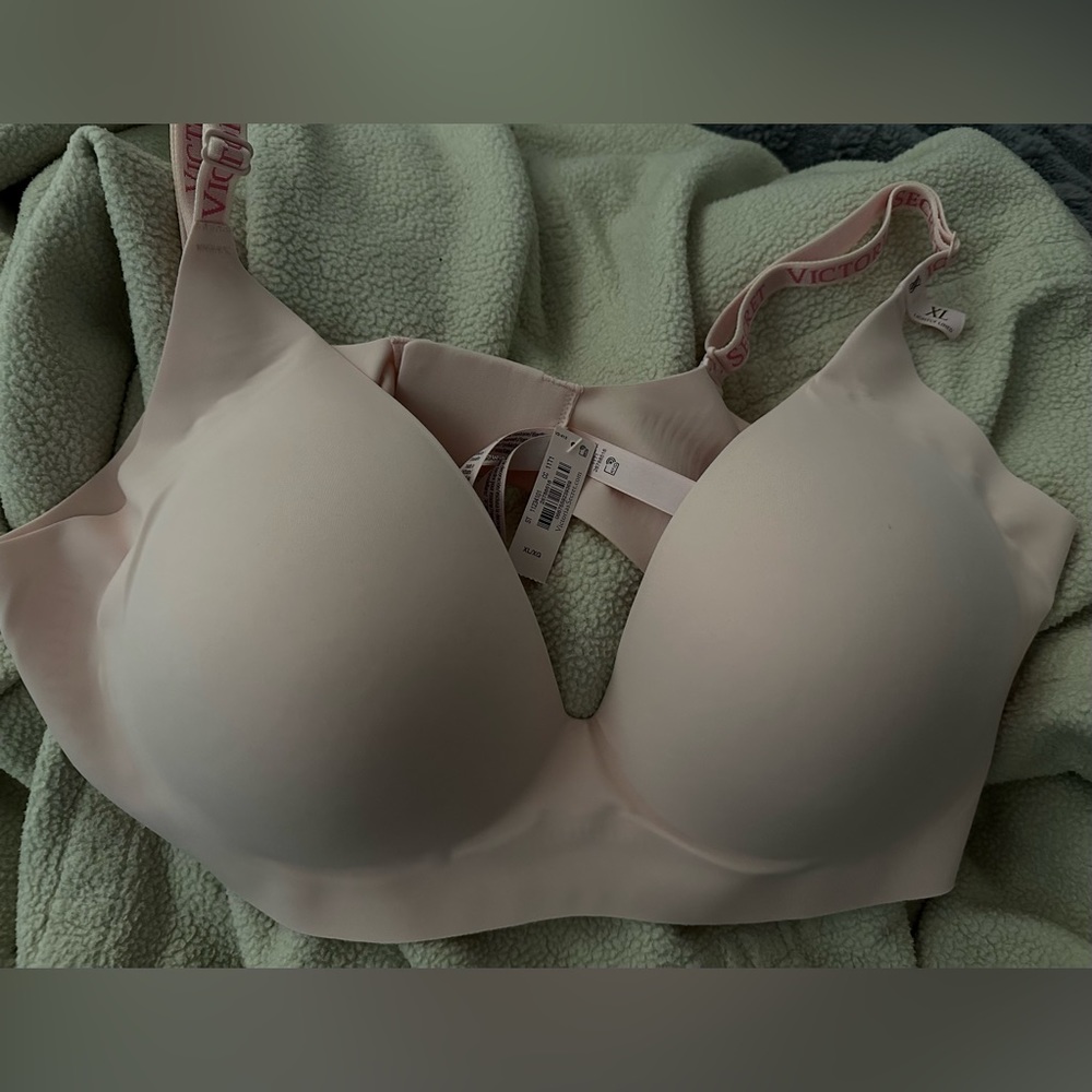 NWT - Victoria’s Secret - T-Shirt Push-Up Lounge Bra - Pink - XL